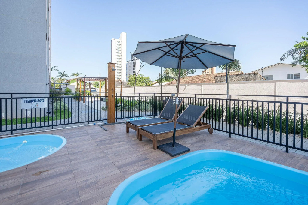 Apartamentos em Bal Piçarras 150M DA PRAIA com SACADA, WI-FI, PISCINA, PORTARIA 24h, PLAYGROUND e vaga de GARAGEM