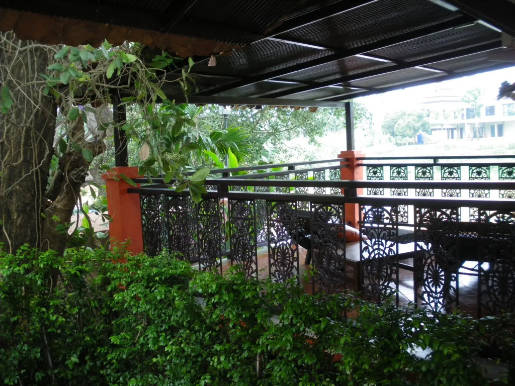 Baannamping Riverside Village