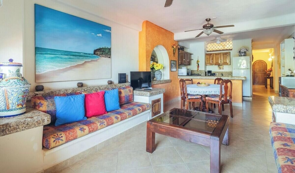 Ocean View 1Br Condo-balcony-beach-pool - 301