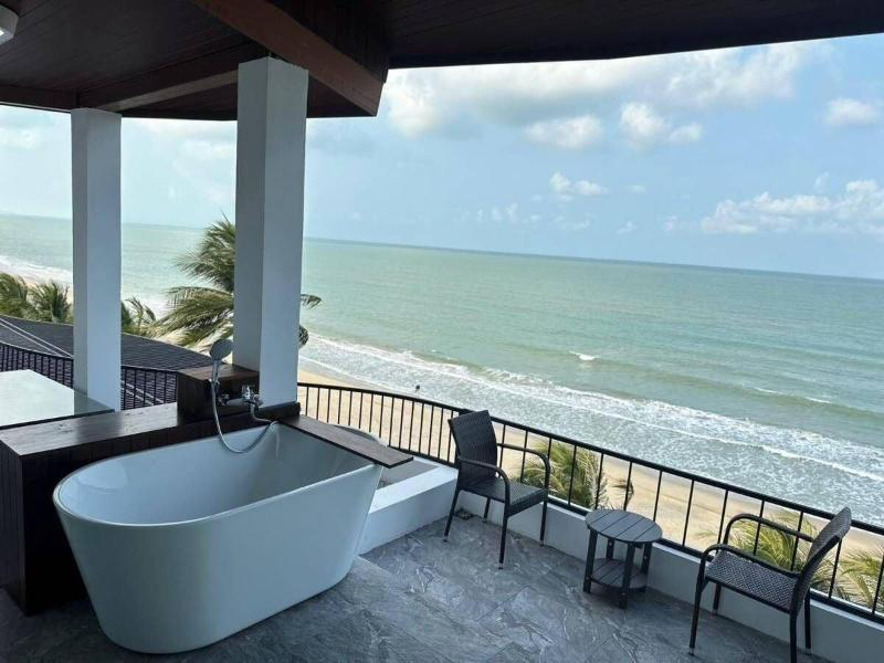 Hotel Villa AoKhanom Beachfront