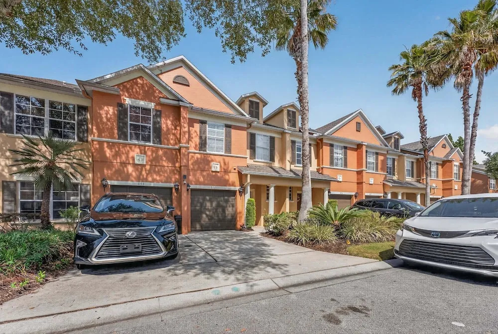 Cozy 3BR Townhome 5 Miles From Disney