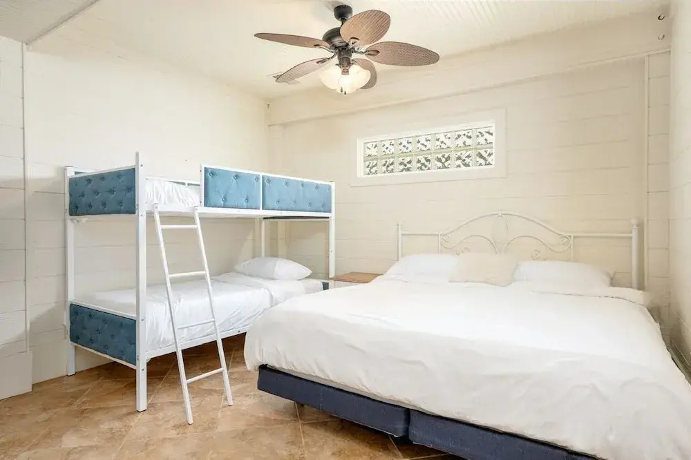 Yoho Hideout 4 Bedroom Home by RedAwning