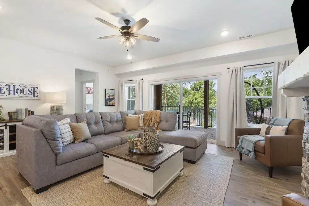New Lakeside Haven - Picturesque