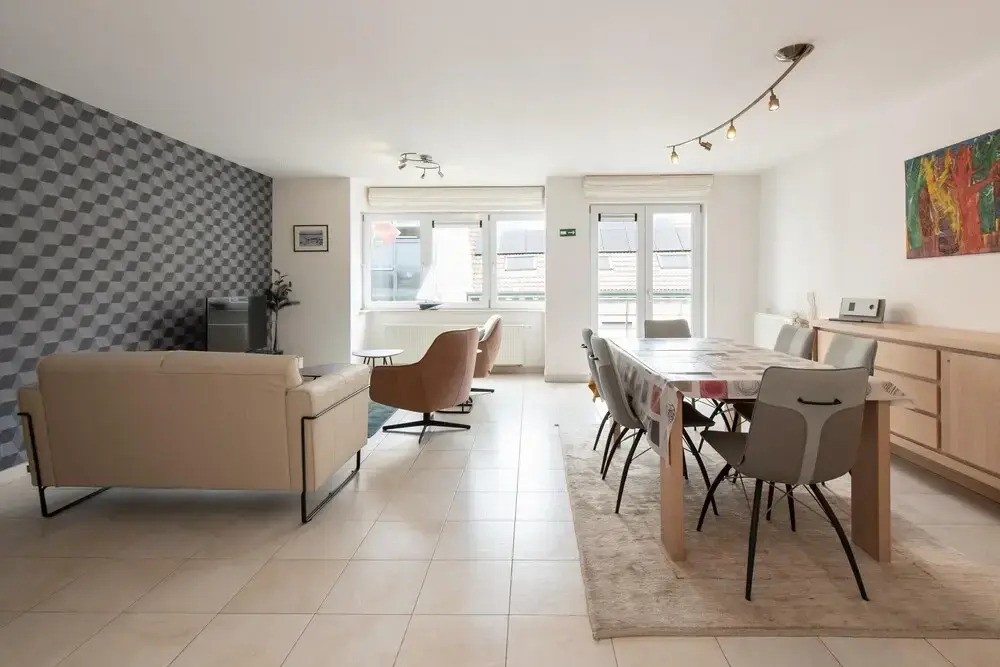 Comfy City Stay Near Sea