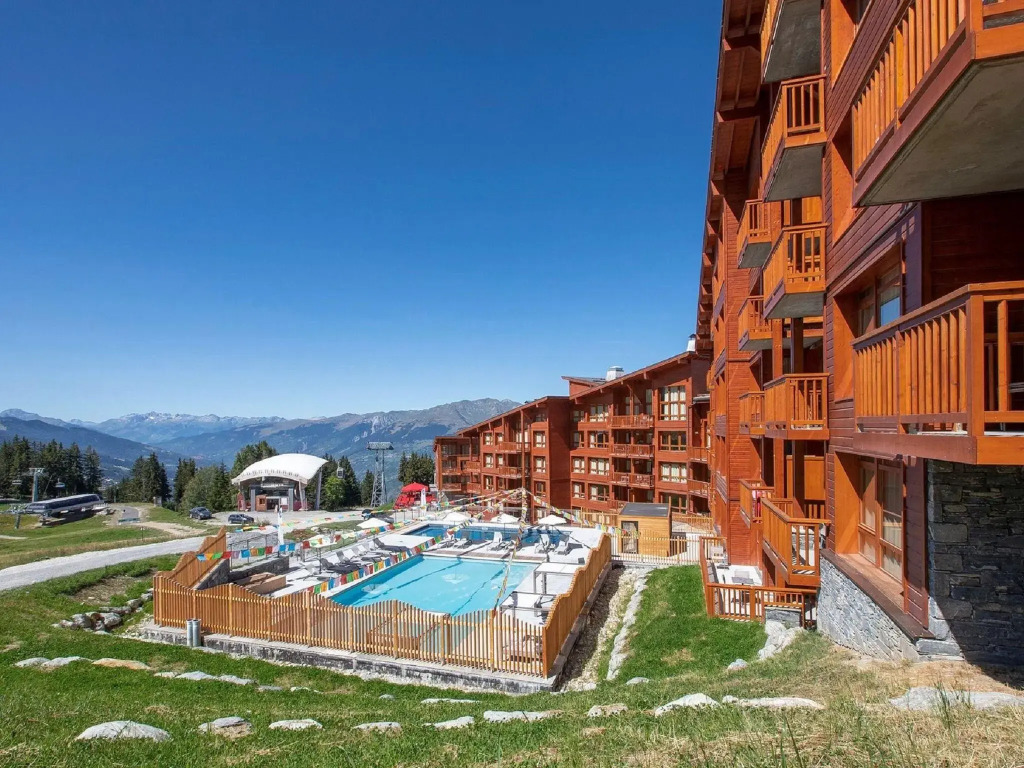 Luxury apartment with a view in the large Paradiski ski area