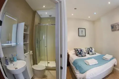 Finchley Central - Spacious Triplex