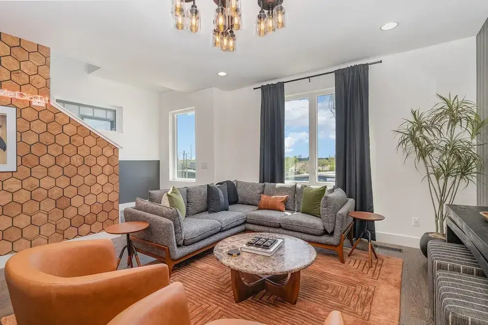 Groovy -rooftop Patio w/ Hot Tub -mins to Broadway
