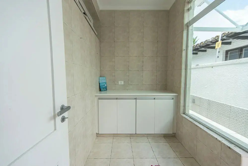 Incr vel e Ampla Casa a 200m da Praia da Enseada