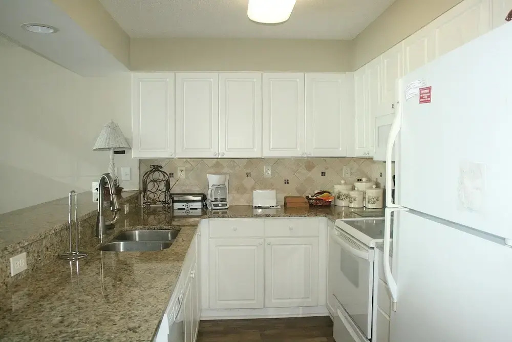 Sunrise Pointe 11f 3 Bedroom Condo by RedAwning