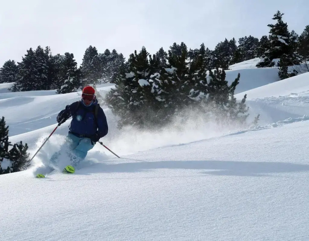 Eira Ski Lodge