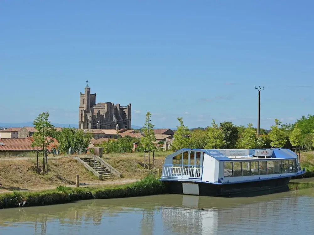 Authentic Holiday Home With Private Swimming Pool and Large Garden in Southern France