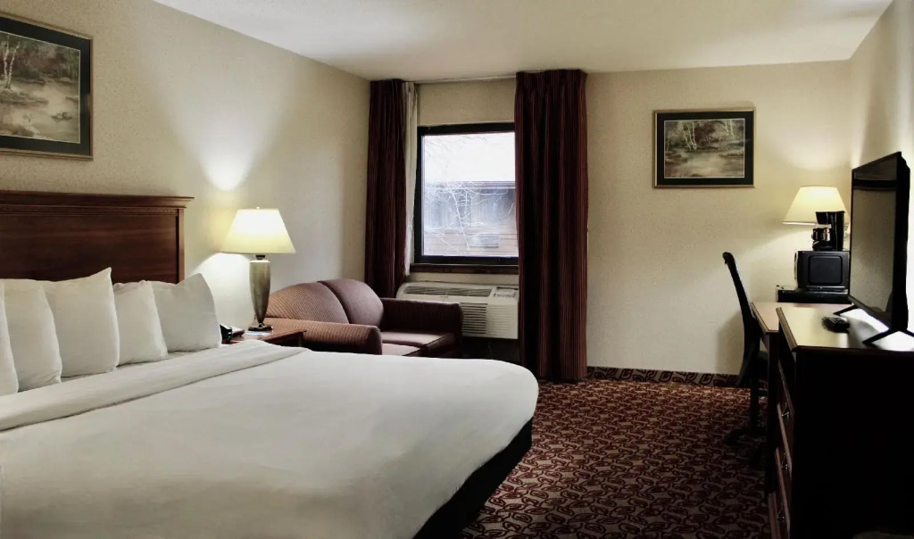 Carlton Lodge Hotel and Suites