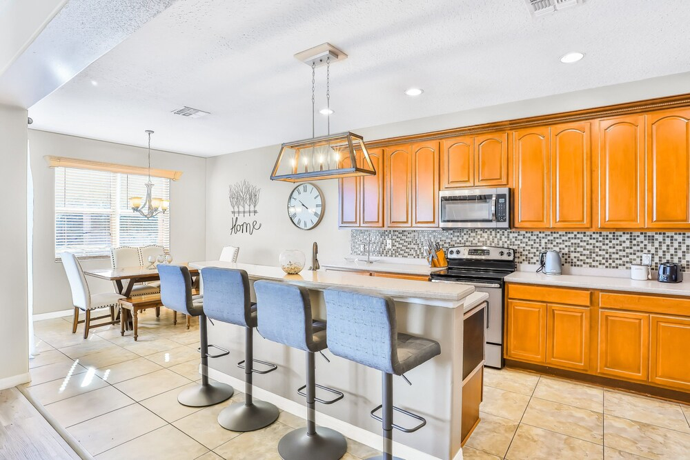 Dog-friendly Home w/ Private Hot Tub, High-speed Wifi, AC, Washer/dryer & Patio