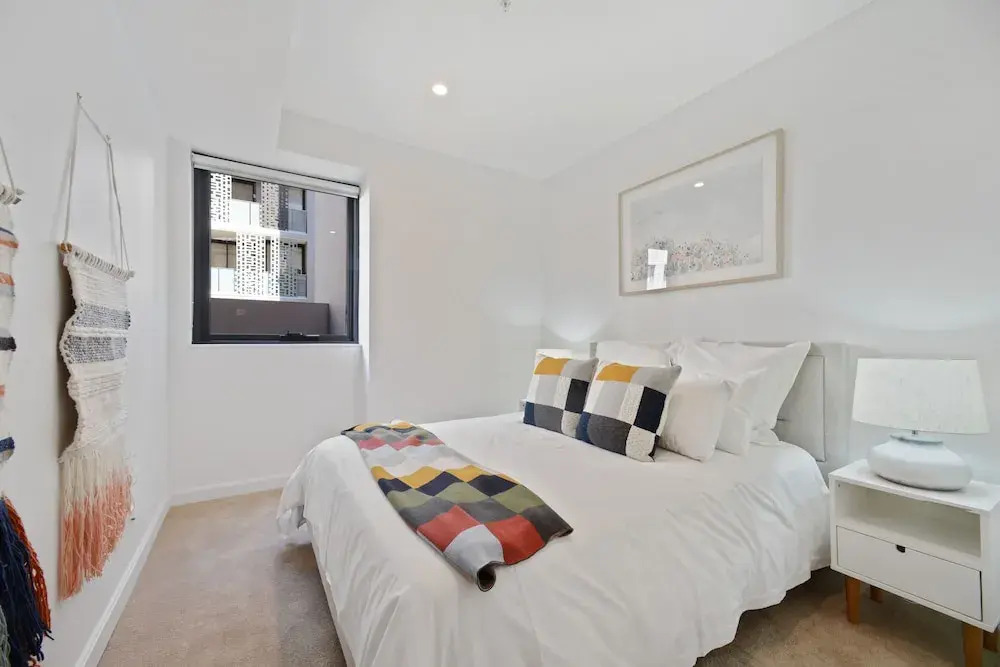 HomeHotel-New & Walking to Shopping, Super Clean