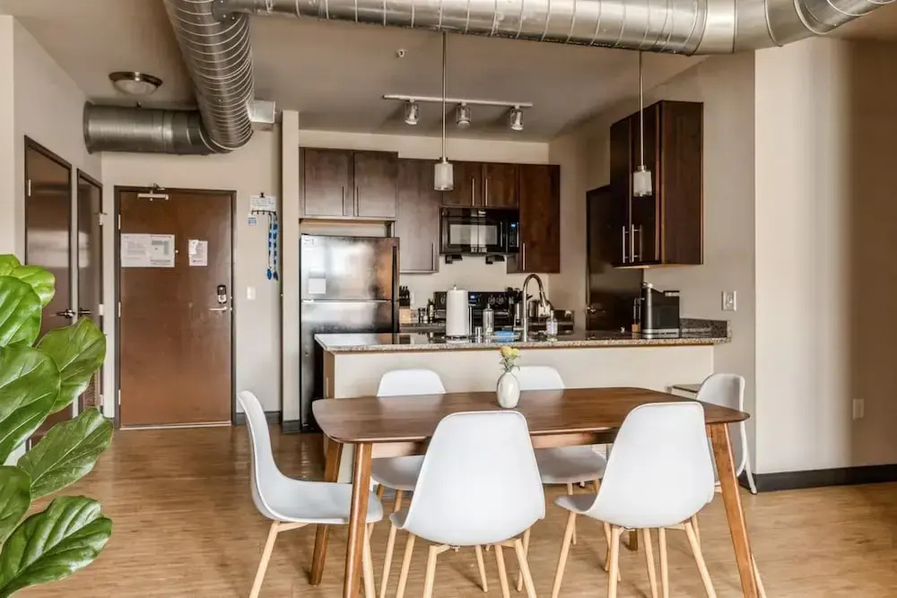 Milwaukee Beautiful Family 2BD 2BA Downtown Apartment