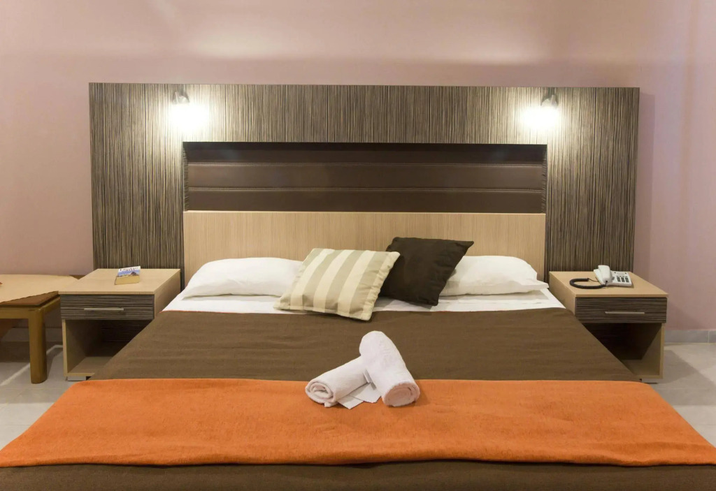 Zoes Hotel & Suites