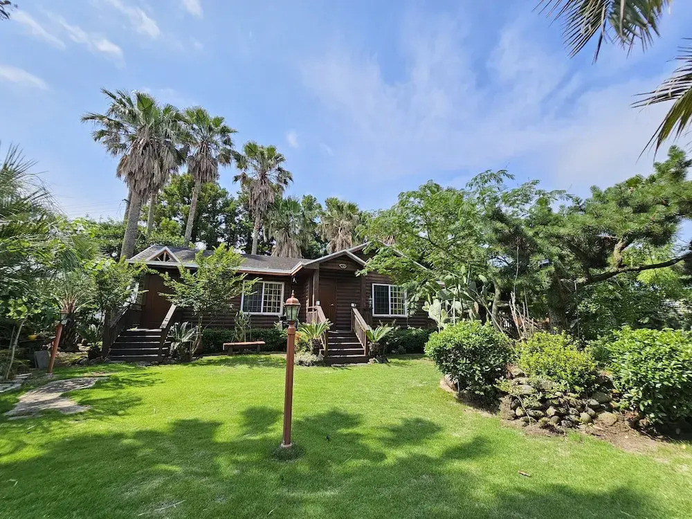 Seogwipo Baelritongnamubilriji Pension