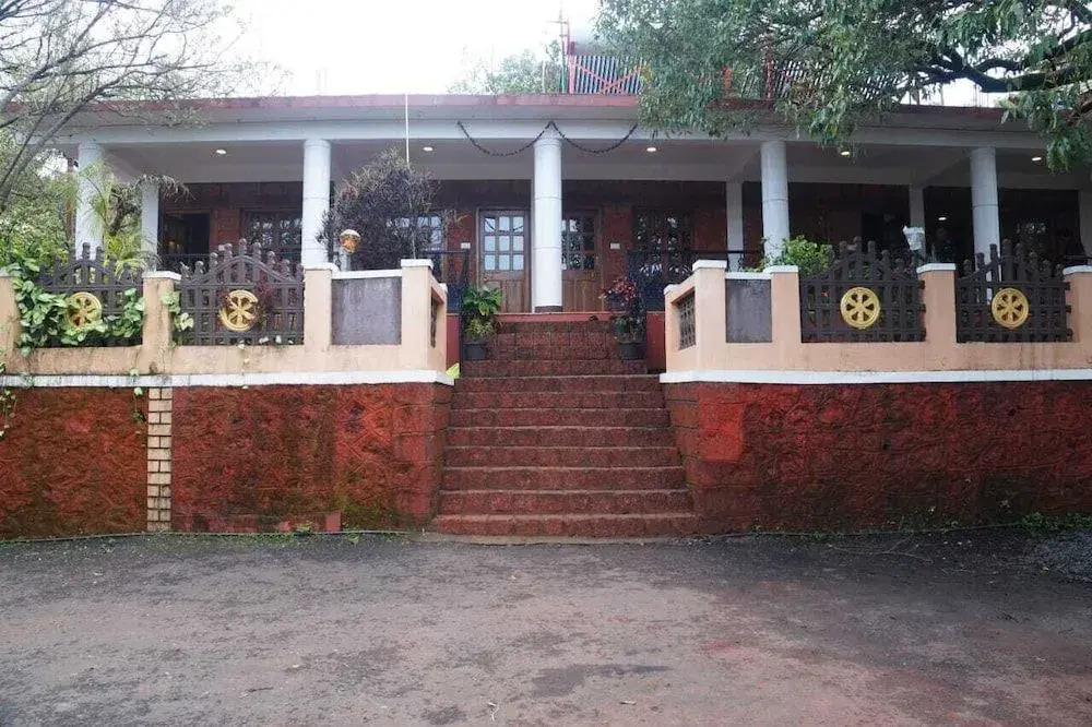 Hotel Godai Girikunj