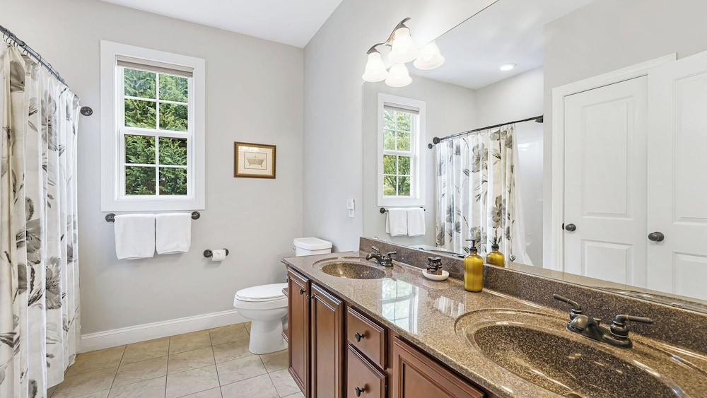 Fairview Vista by Avantstay 10 Mins to Asheville