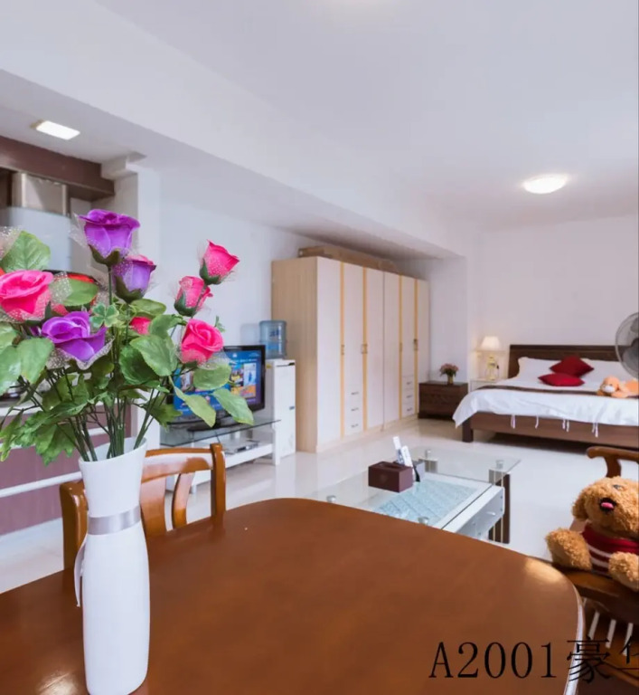 She & He Apartment Yitong Branch
