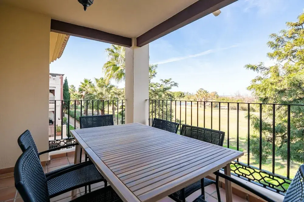 Golf & Riverside Apartment in Isla Canela