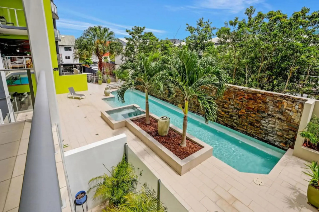 Pool View City Centre Apartment 206