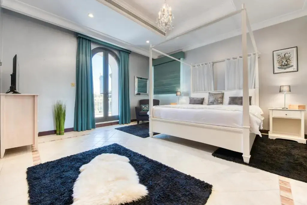 Maison Privee - Glamourous Beachfront Villa on The Palm w/ Pool