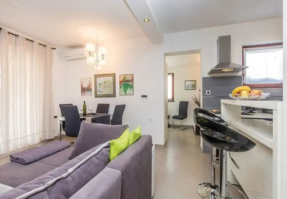 Apartments Ivni