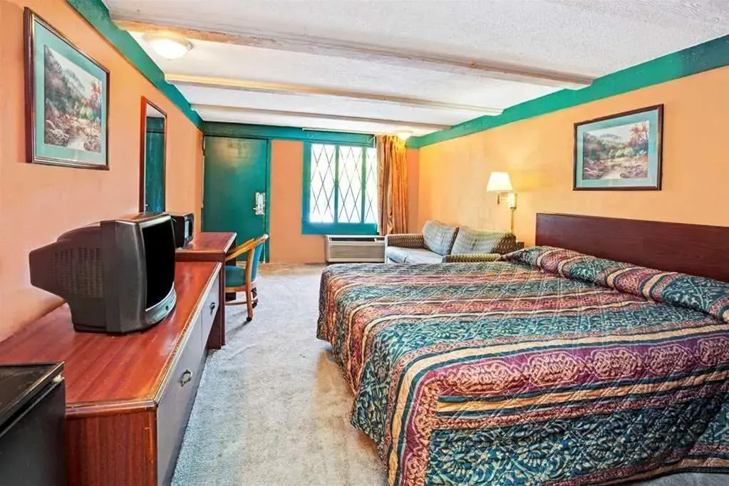 Knights Inn - Monroe