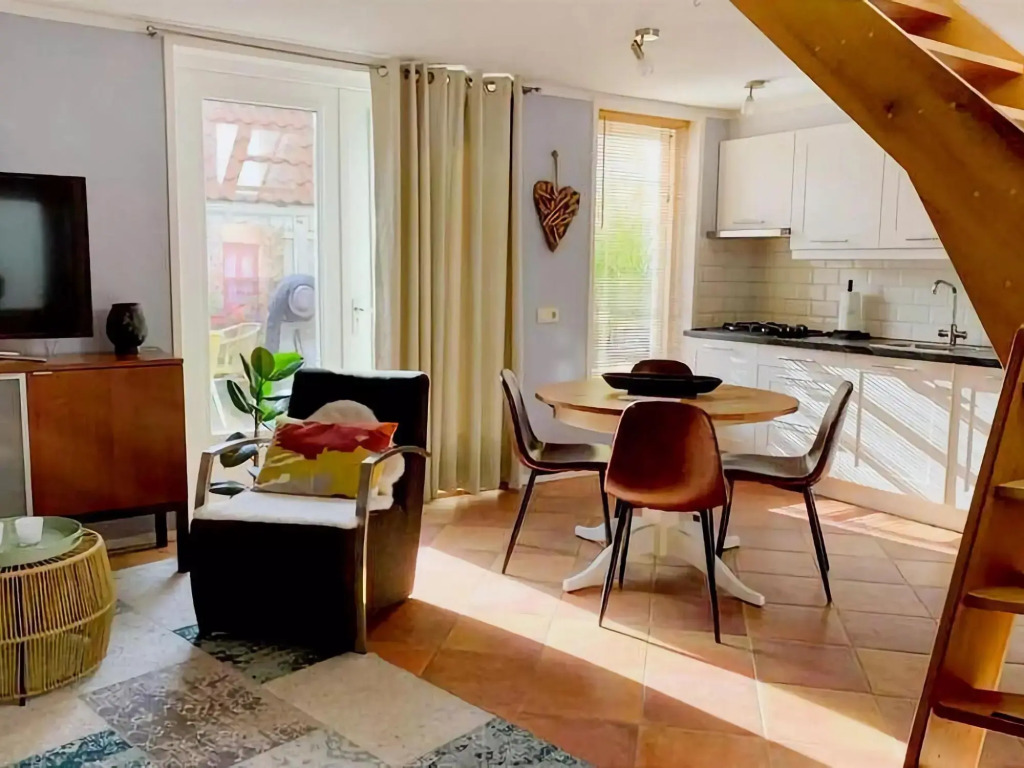 Attractive holiday residence in De Koog, a stone's throw from the beach