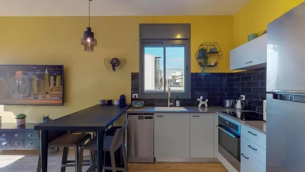 Spacious 1BR w Panoramic Sea View by Sea N Rent