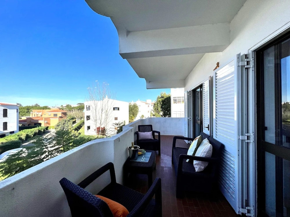 Vilamoura Cosy 4 With Pool by Homing