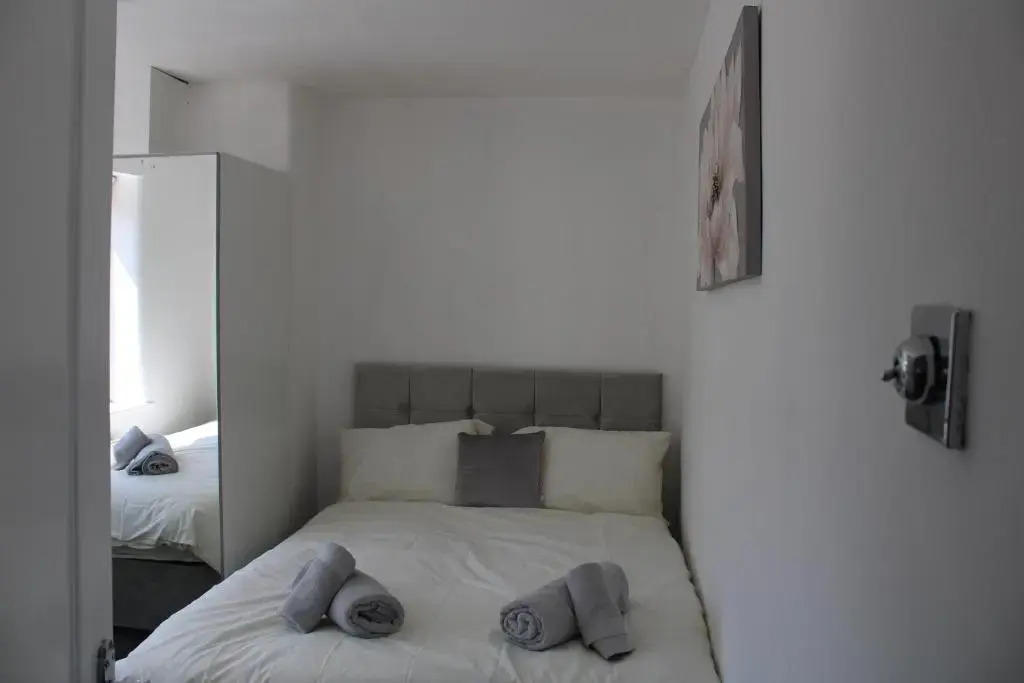 Beautiful 3 bedroom house with parking
