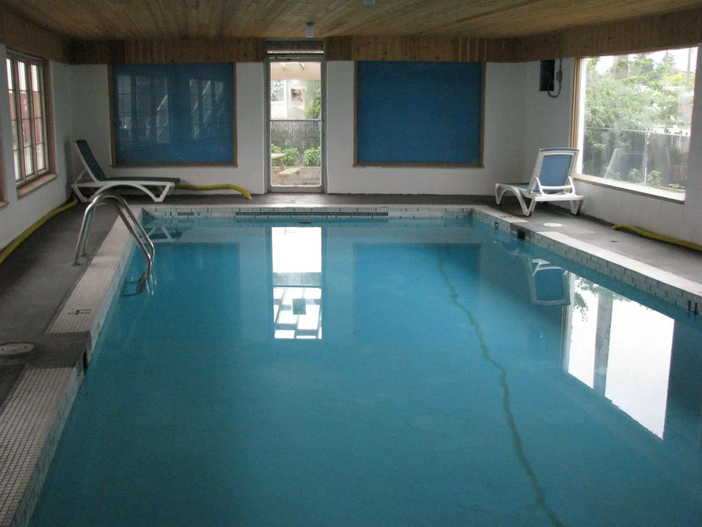 Plaza Motel