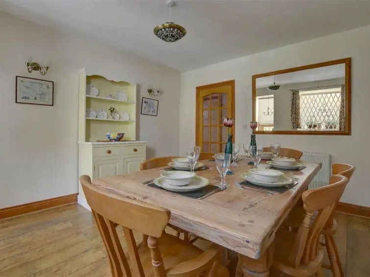 3 Bed in Hartfield oc-tw653
