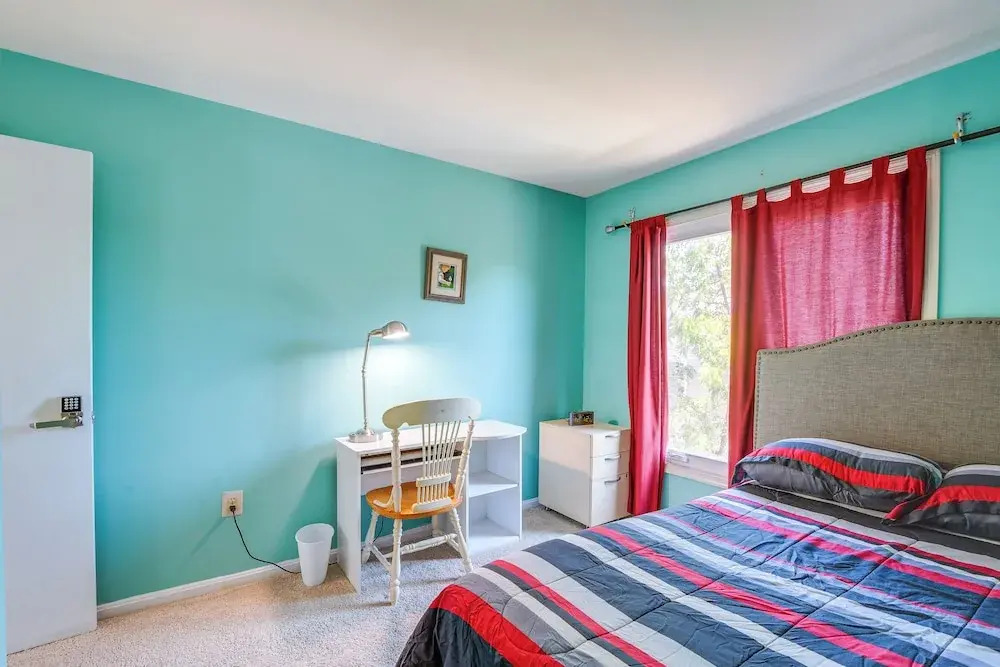Close to Hospital & Dulles: Herndon Townhome