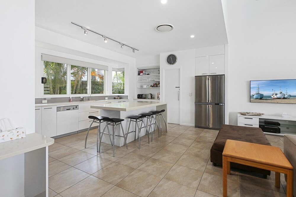 Perfect Family Holiday Home on Noosa Sound - 3 Key Court
