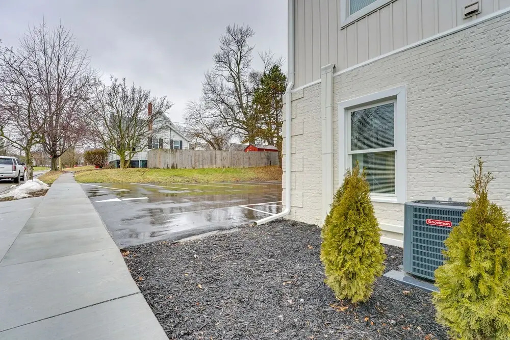 St Clair Apartment - Walk to River & Boardwalk!