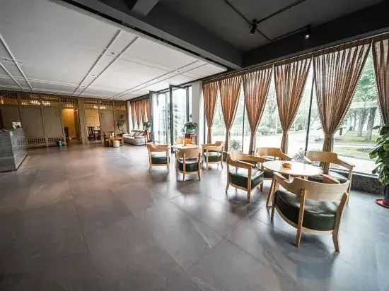 Yueyang Bamboo Mountain Residence