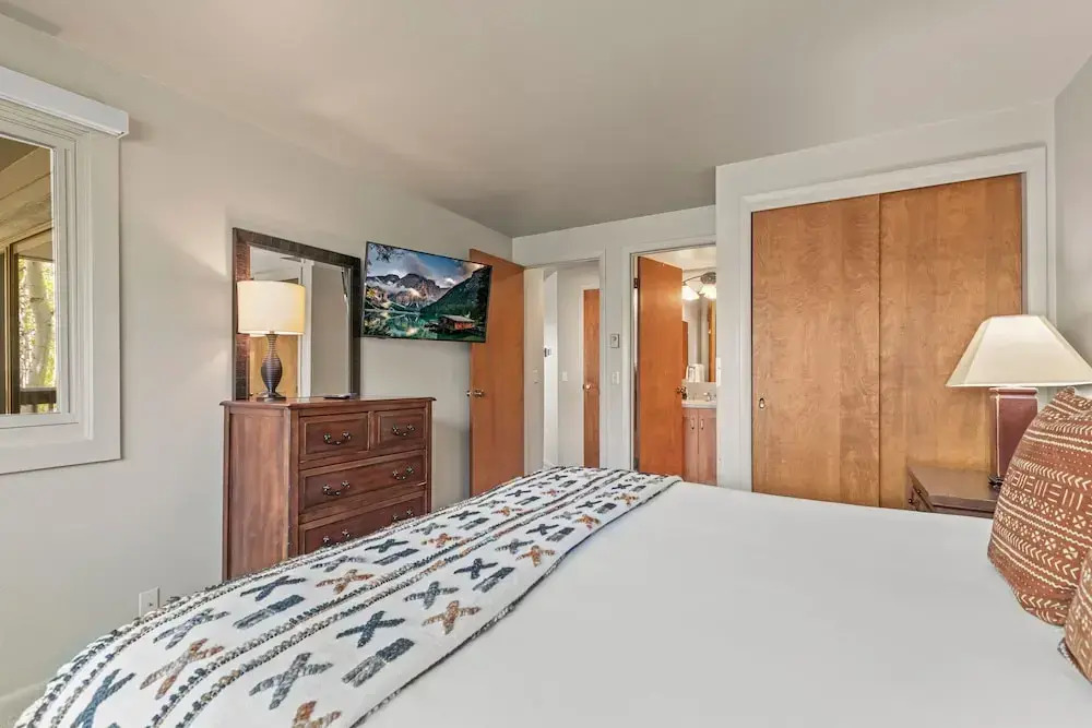 Snow Flower 140 2 Bedroom Condo by RedAwning