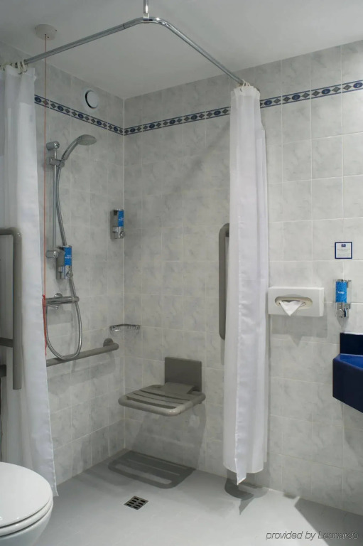 Holiday Inn Express Swansea East by IHG