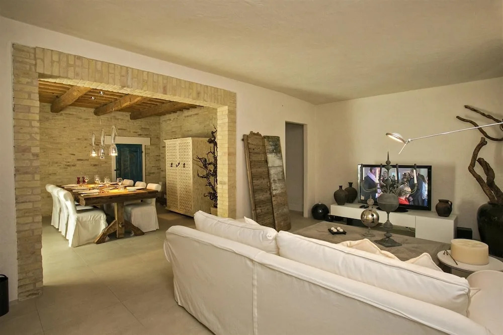 Casa Angela 6, Emma Villas