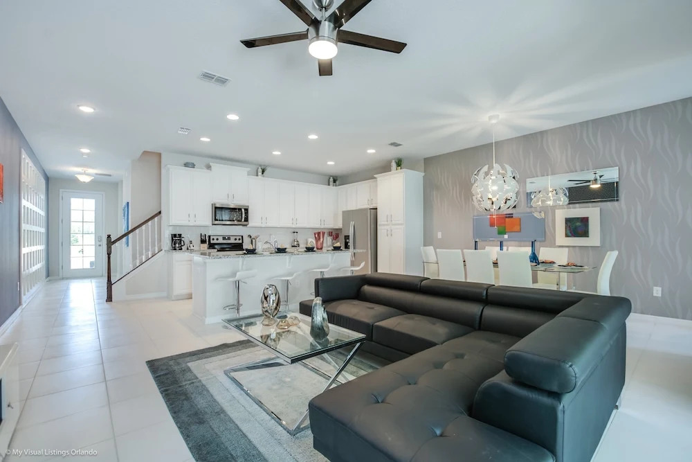 5 Bedroom 4.5 Bathrooms With Pool