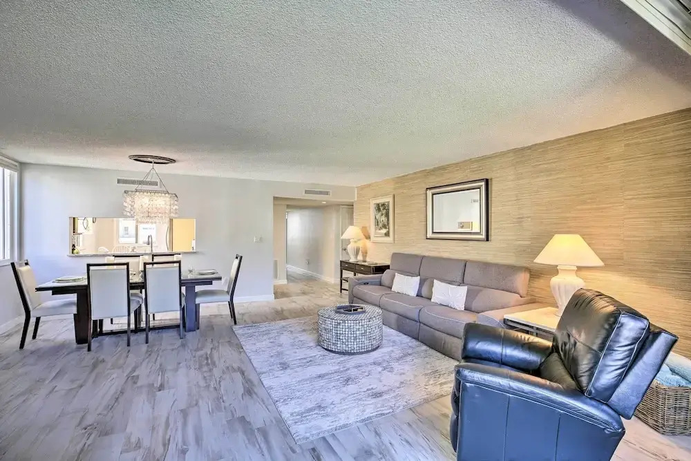 Sunny Siesta Key Condo w/ Beach Access + Pool!