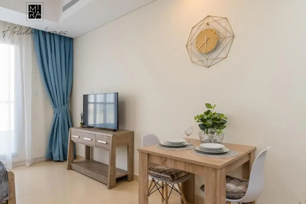 Mira Holiday Homes - Beautiful Studio - WIFI&Pool -7 min to Global Village