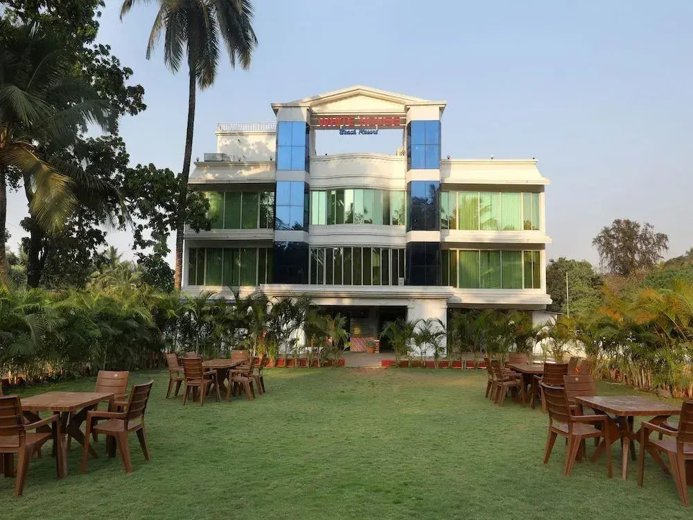 OYO 12817 White house beach resort