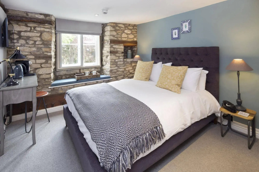 The Sheep on Sheep Street Hotel