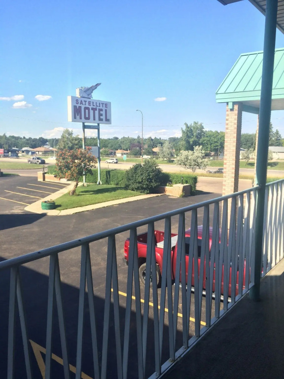 Satellite Motel