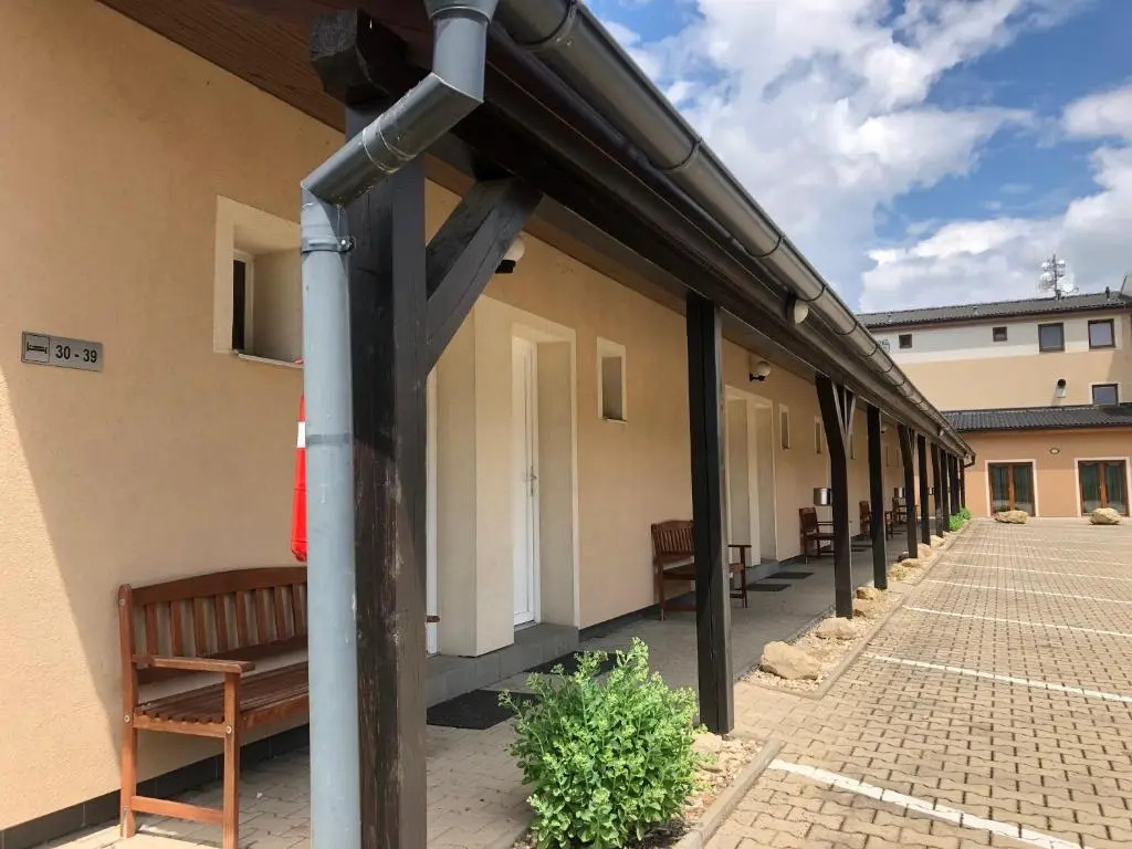 Motel R10