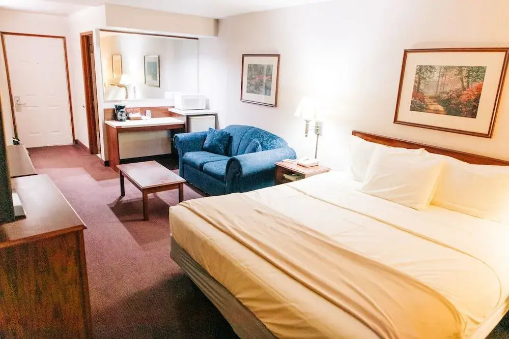 Quincy INN and Suites